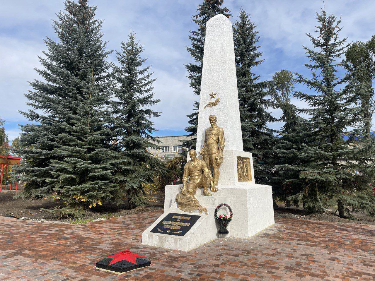 В саратовском райцентре отреставрировали 65-летний памятник